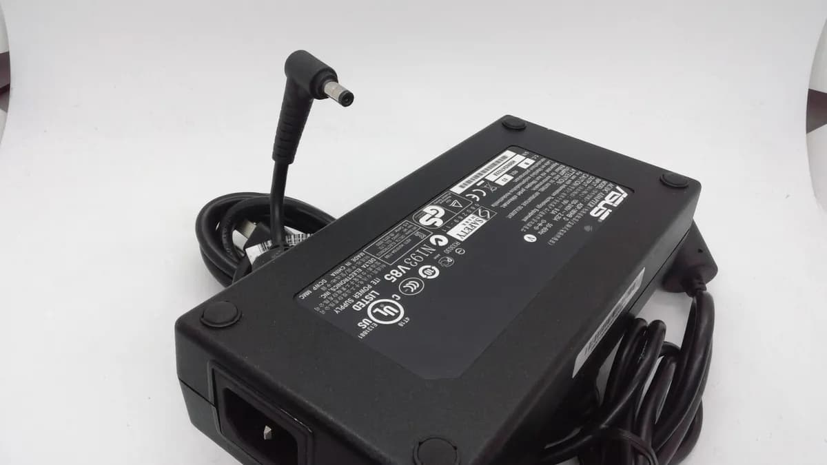 Charger AC Adapter Asus 180W Asus Rog Strix Laptop Power Supply, Asus G750 G750JW G750JX G750JZ GL703VM-NH74 GL703GE GL703GE. -ES73 FX502VM-AH51 FX502VM-AS73 ADP-